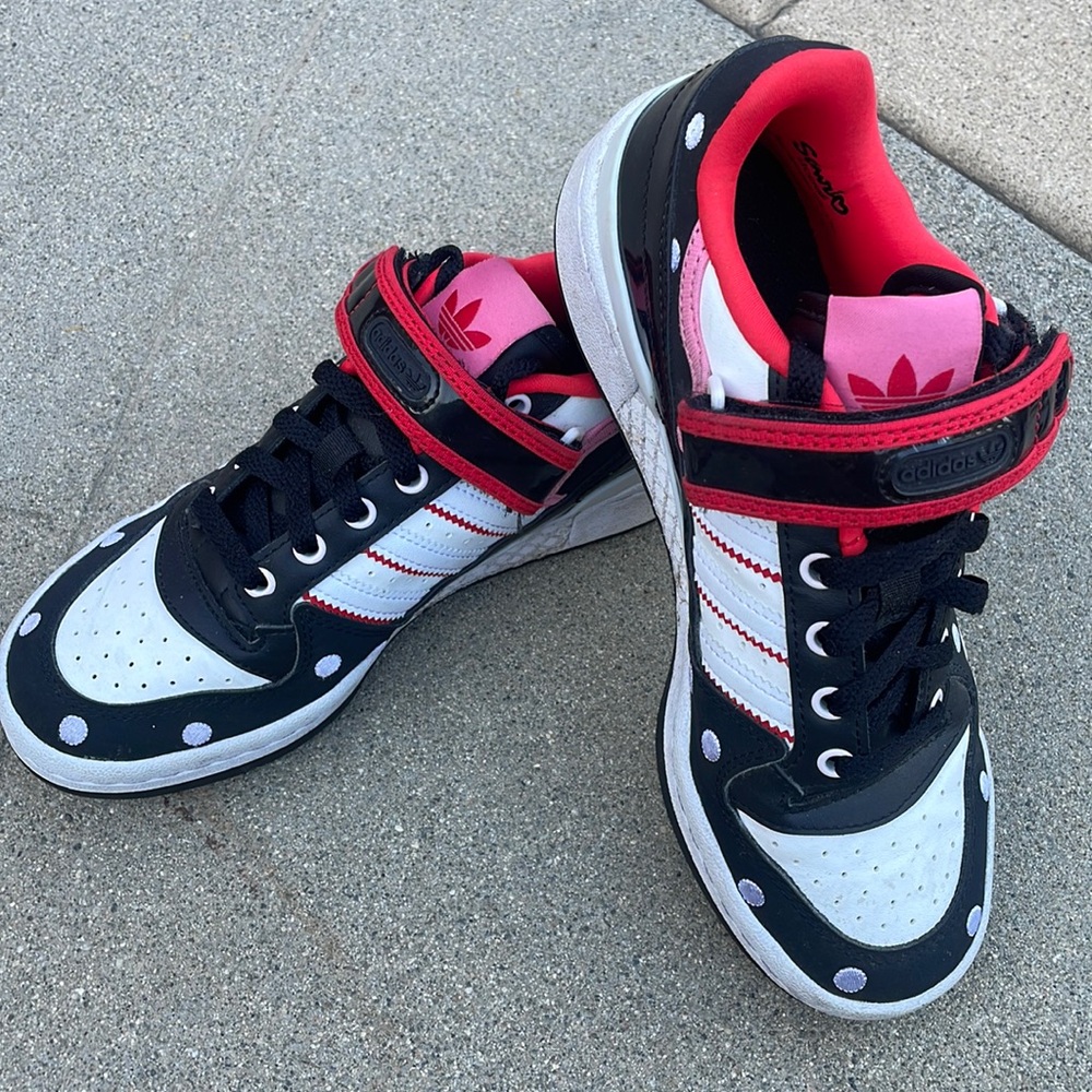 LGirls adidas’s Hello Kitty sneakers